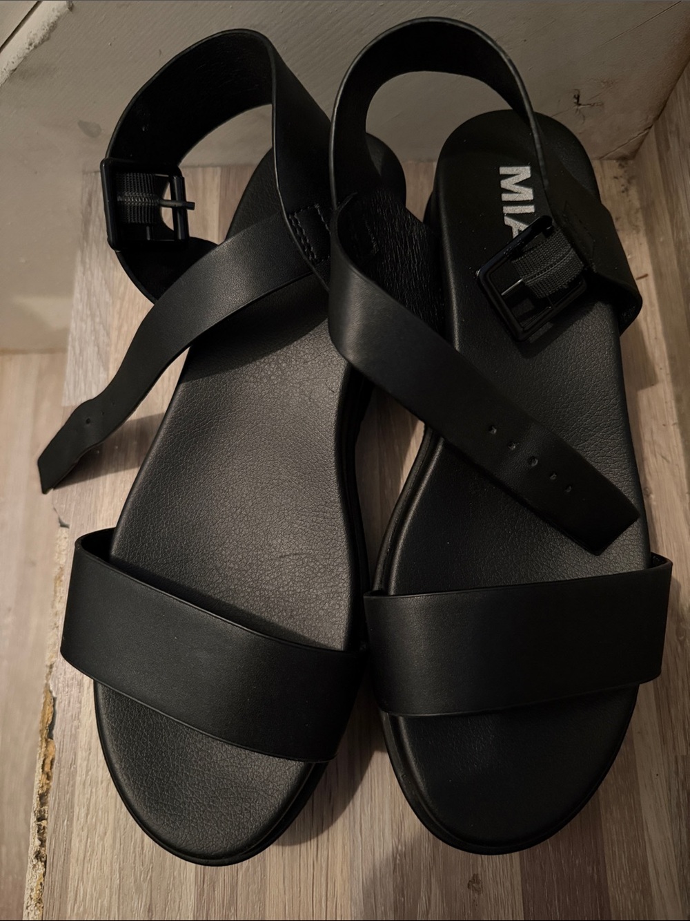 MIA Black Cross-Strap Buckle Sandals